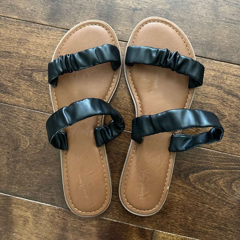 Flat sandals